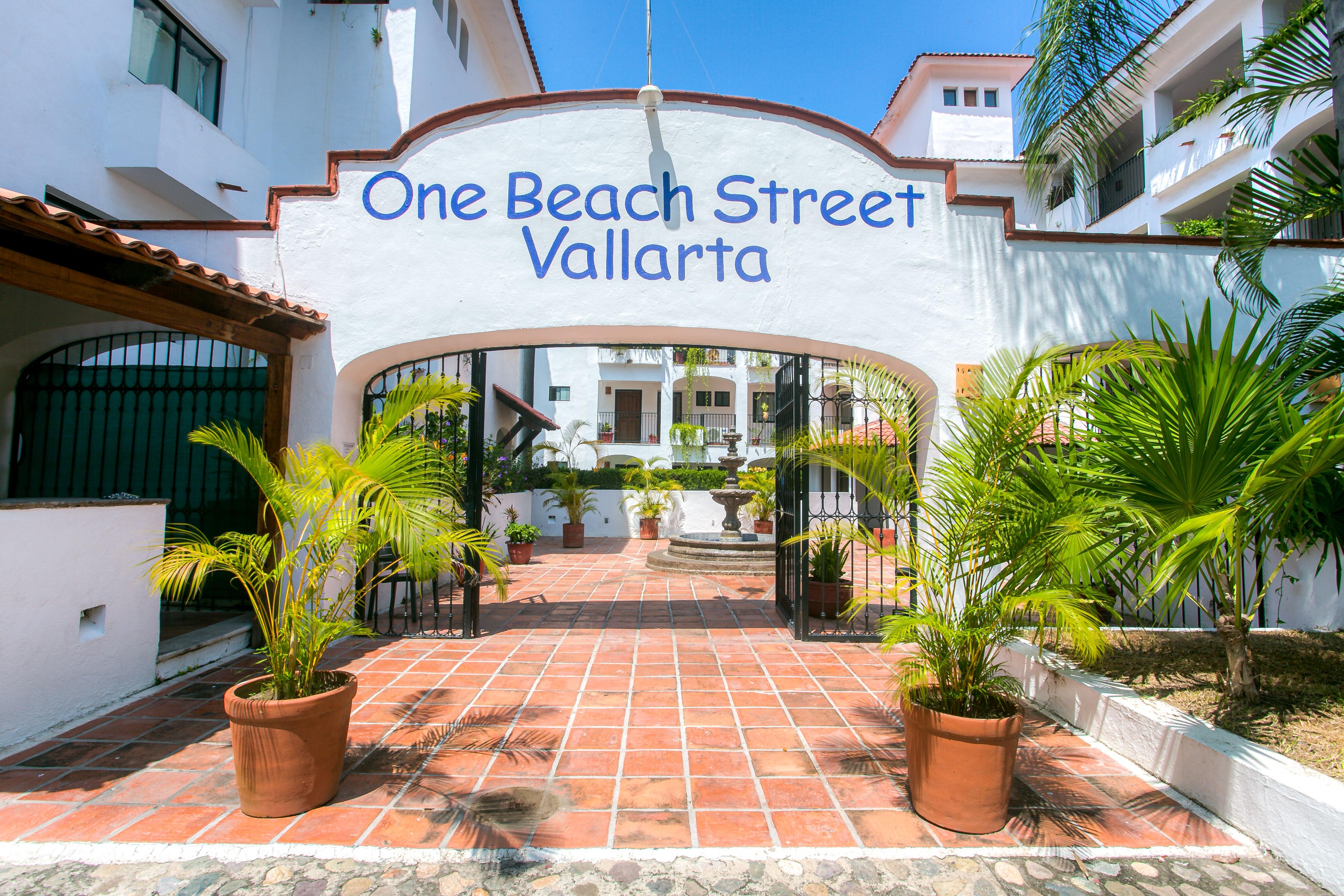 One Beach Street Zona Romantica Пуэрто-Вальярта Экстерьер фото